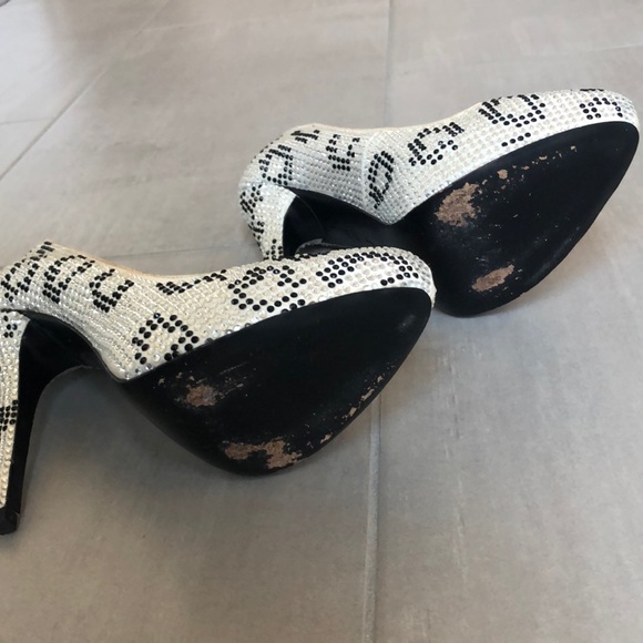 Size 6 report signature crystal pumps - Picture 4 of 4